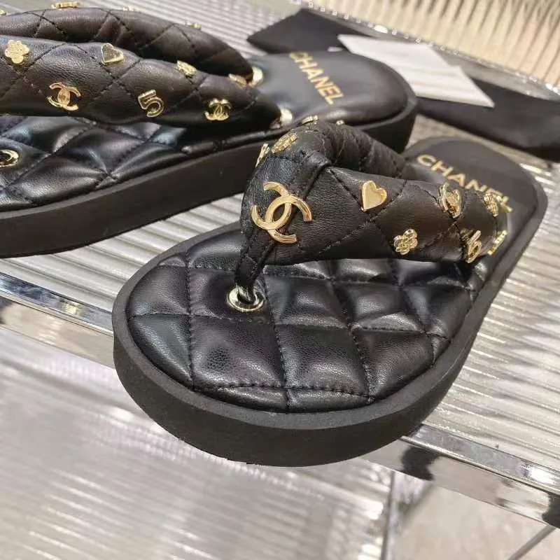 👟👟Ex-factory price 400👟👟 CHANEL 2022SS C Jia Xiaoxiang new summer bread slippers flip-flops flip-flops beach sandals original 7100 purchase development production Xiaoxiang 2023 summer hot style bread slippers irresistibly cute! The color of macarons and ice cream combined with the chubby figure is like stepping on bread or clouds ☁️Super strong wrapping feeling! Fabric: Original customized super soft sheepskin Lining: Original customized super soft sheepskin Sole: Exclusive molded ultra-light foam outsole Sole thickness: 2CM Size: 35-40